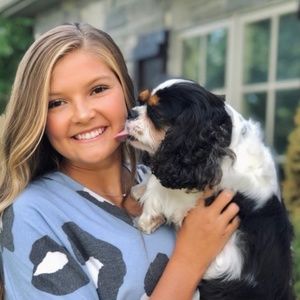 Meet your Posher, Hallie